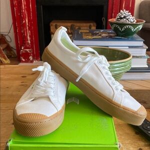 Cariuma White Canvas Sneakers with Tan Sole